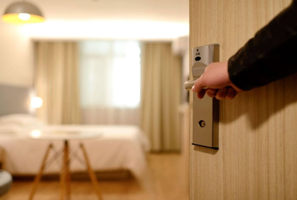 Airbnb VS Hotels: A Price Comparison